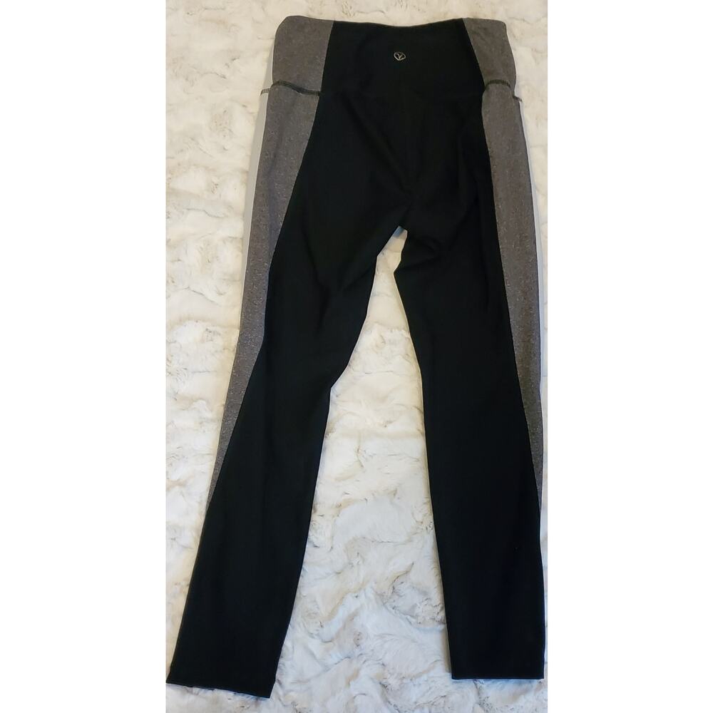 Yogo Athletics Women's Black and White Workout Capri Leggings Size Small